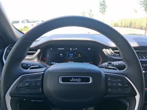 Used 2024 Jeep Grand Cherokee L Altitude AWD/4WD image 8