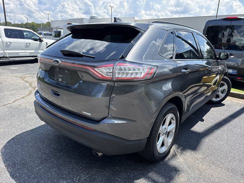 Used 2018 Ford Edge SE FWD image 17