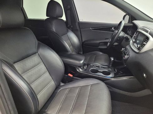 Used 2019 Kia Sorento SX image 21