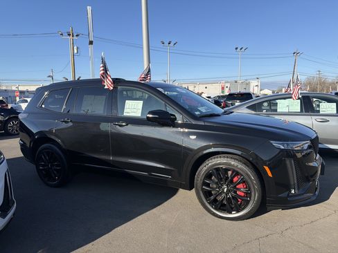 Used 2024 Cadillac XT6 Sport w/ LPO, Onyx Lite Package image 5