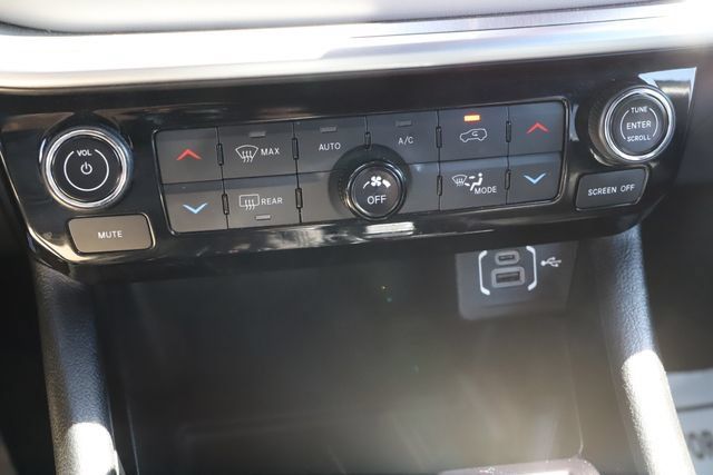 Used 2025 Jeep Compass Limited AWD/4WD image 29