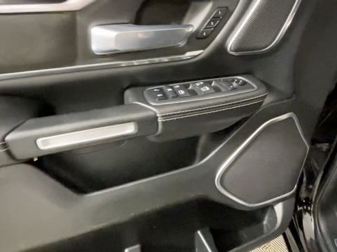 Used 2019 RAM 1500 Laramie AWD/4WD image 17