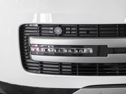 Used 2025 Land Rover Range Rover SE image 16