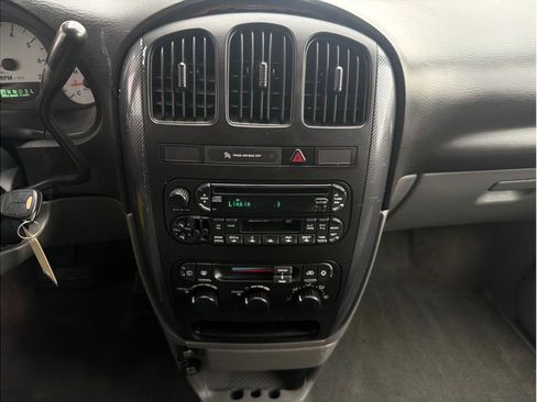 Used 2007 Dodge Grand Caravan SXT FWD image 17