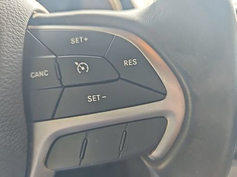 Used 2019 Jeep Grand Cherokee Laredo w/ Laredo X Package RWD image 20