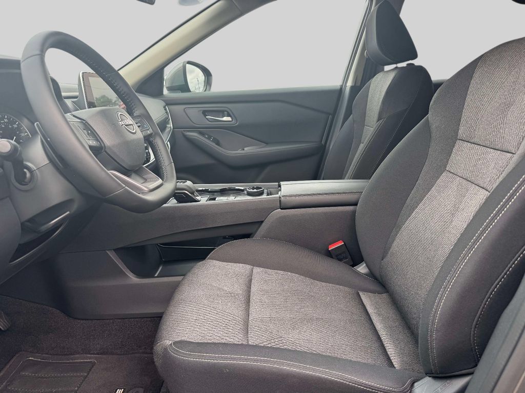 Certified 2026 Nissan Rogue SV AWD/4WD image 14