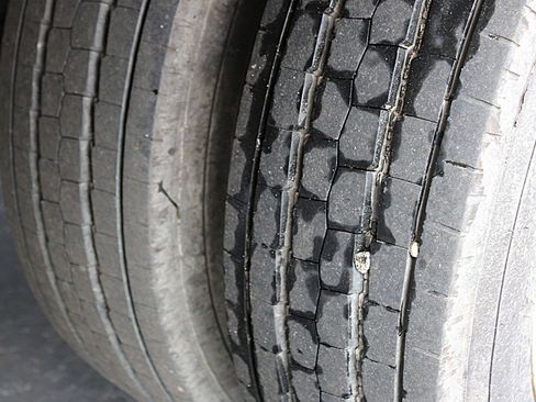 Used 2018 Isuzu NPR image 36