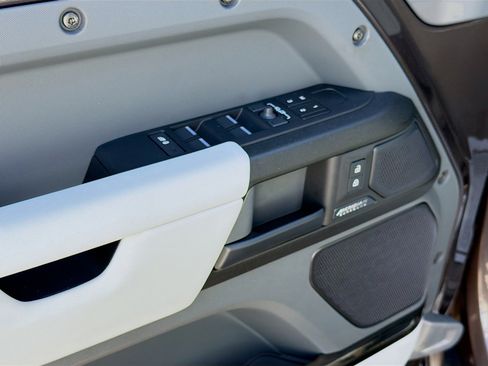 New 2026 Land Rover Defender 110 OCTA image 21
