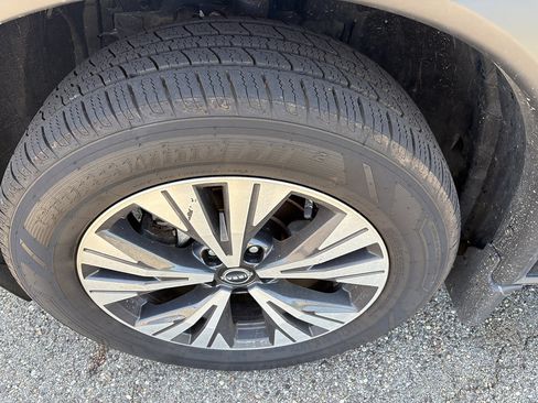 Used 2023 Nissan Rogue SV AWD/4WD image 9
