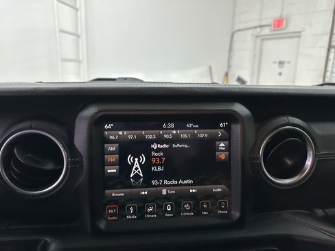 Used 2019 Jeep Wrangler Unlimited Sahara image 14