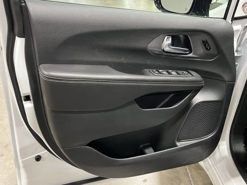 New 2026 Chrysler Pacifica Select AWD/4WD image 15