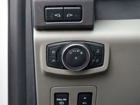 Used 2019 Ford F150 XLT w/ Equipment Group 302A Luxury AWD/4WD image 51
