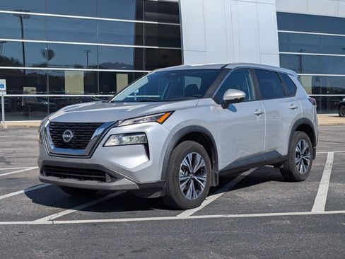 Used 2023 Nissan Rogue SV image 1