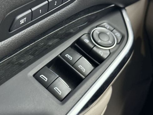 Used 2023 Cadillac XT4 Premium Luxury FWD image 16