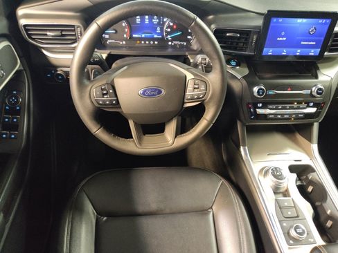 Used 2020 Ford Explorer XLT w/ Equipment Group 202A AWD/4WD image 22