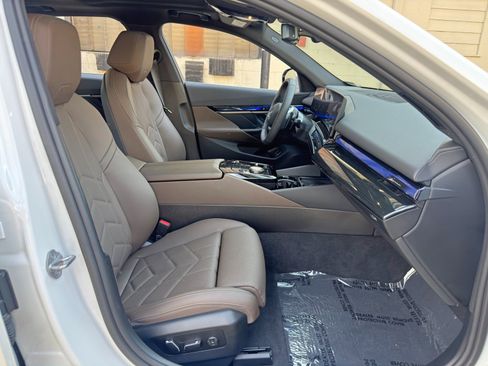 Used 2024 BMW 540i xDrive w/ Convenience Package AWD/4WD image 16