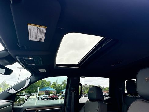 Used 2025 Chevrolet Silverado 1500 High Country AWD/4WD image 11