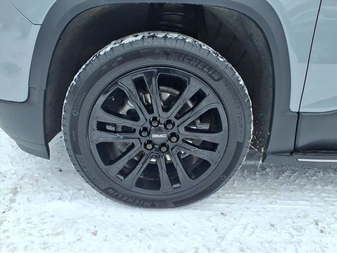 Used 2023 GMC Acadia SLT w/ Elevation Edition image 9