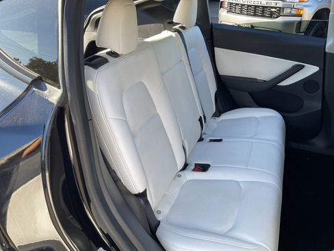 Used 2020 Tesla Model Y Long Range image 19