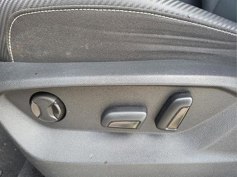 Used 2024 Volkswagen Atlas Cross Sport SE image 15