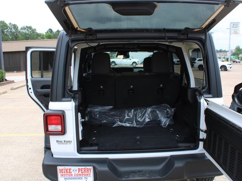 Used 2025 Jeep Wrangler Unlimited Sport AWD/4WD image 19