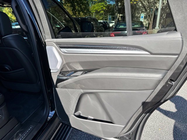 Used 2026 Cadillac Escalade V AWD/4WD image 18