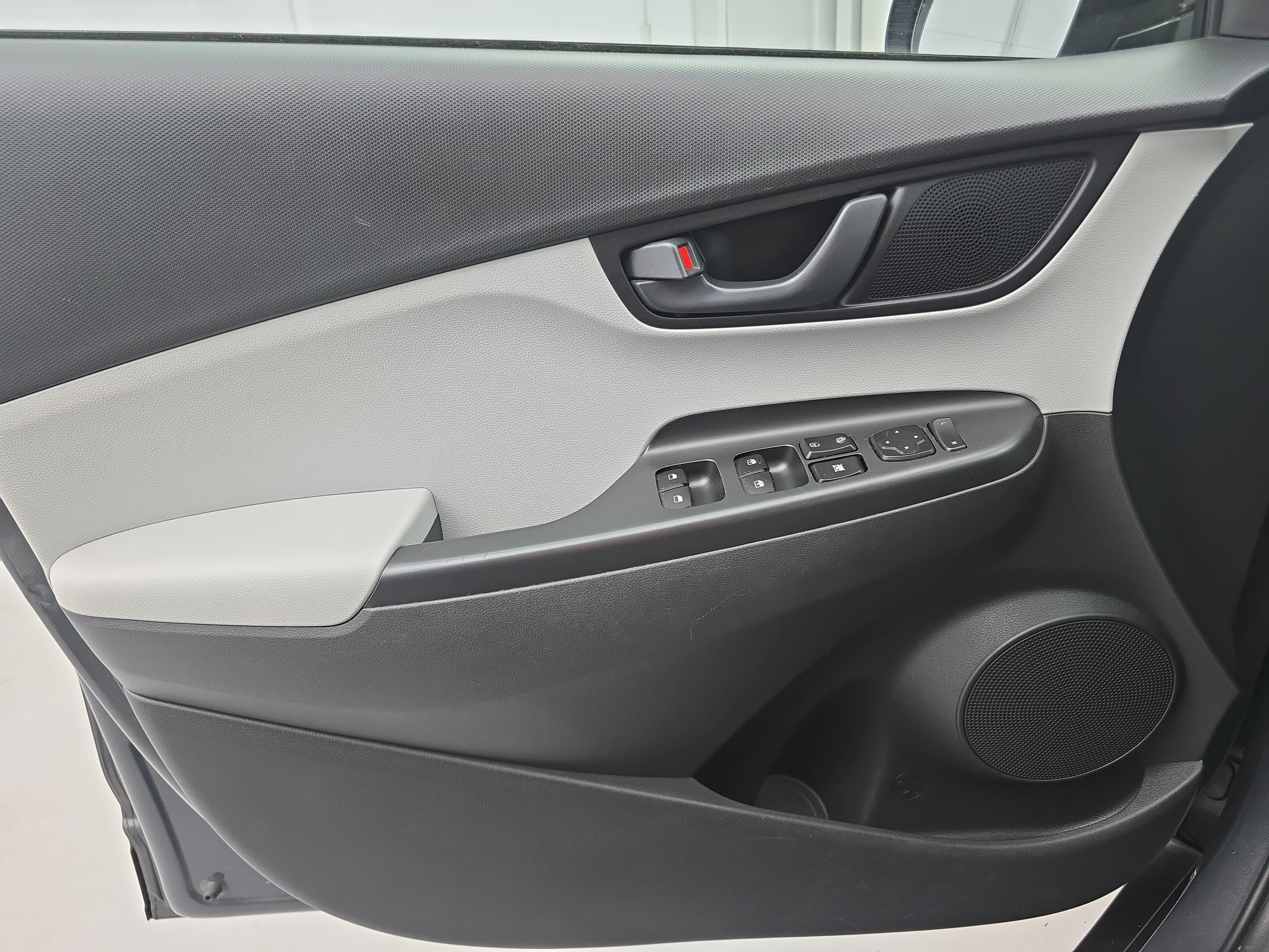 Used 2023 Hyundai Kona SEL FWD image 25