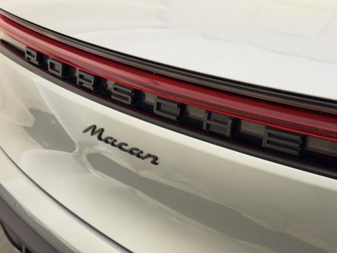 Certified 2025 Porsche Macan image 25
