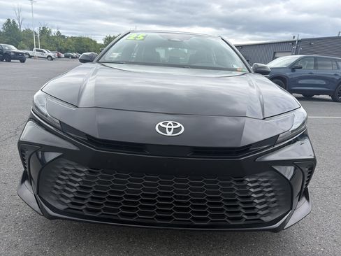 Used 2025 Toyota Camry SE FWD image 9