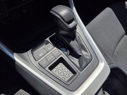 Used 2019 Toyota RAV4 LE image 31