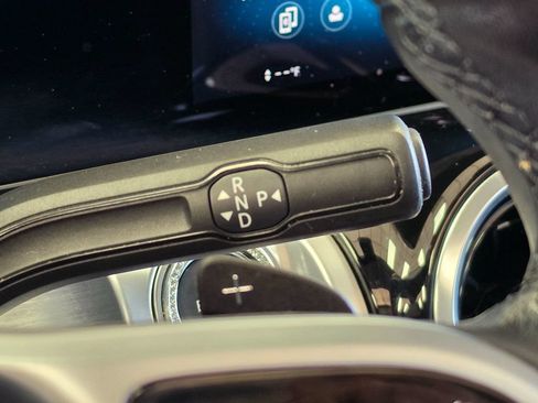 Used 2020 Mercedes-Benz GLB 250 4MATIC w/ Premium Package image 33