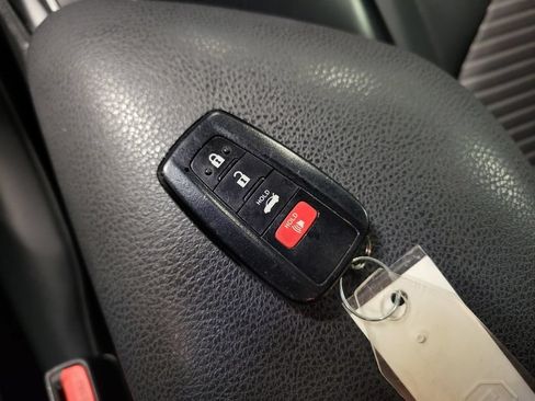 Used 2019 Toyota Camry SE FWD image 15