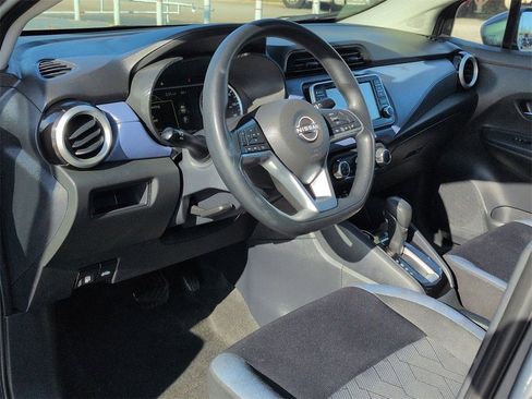 Used 2023 Nissan Versa SV image 9