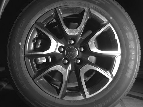 Used 2025 Jeep Compass Trailhawk image 11