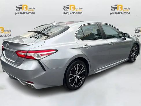 Used 2020 Toyota Camry SE FWD image 5