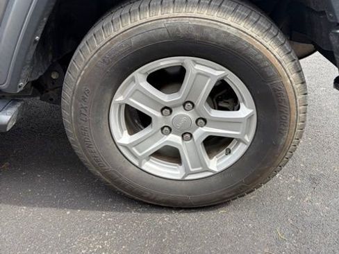 Used 2020 Jeep Wrangler Sport S image 27