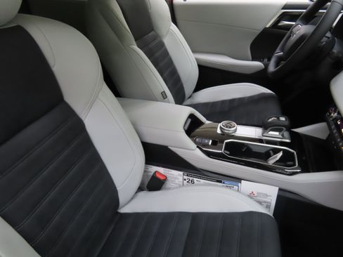 New 2025 Mitsubishi Outlander SE image 25