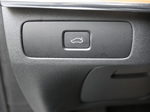 Certified 2024 Volvo XC90 B6 Plus w/ Protection Package Premier image 23