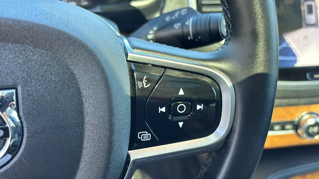 Certified 2025 Volvo XC90 T8 Plus w/ Protection Package AWD/4WD image 18