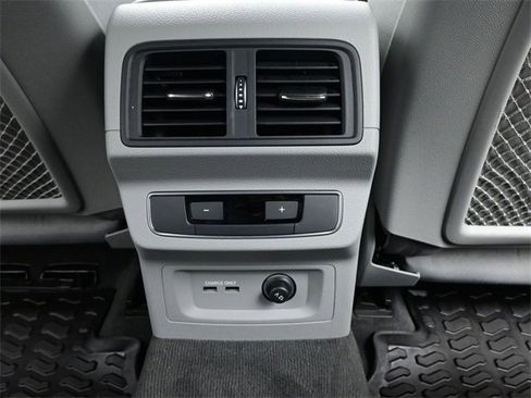 Used 2024 Audi Q5 2.0T Premium image 29