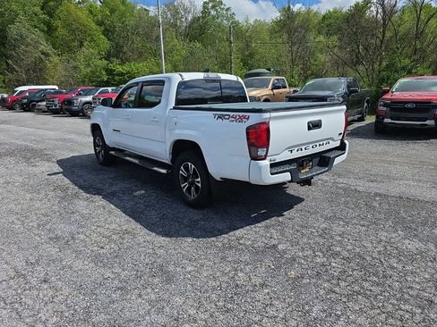 Used 2019 Toyota Tacoma TRD Sport AWD/4WD image 11