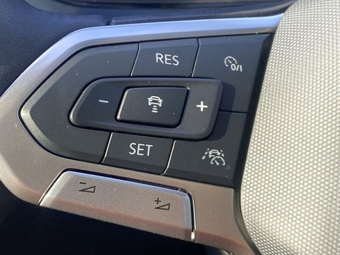 Used 2024 Volkswagen Taos SE image 37