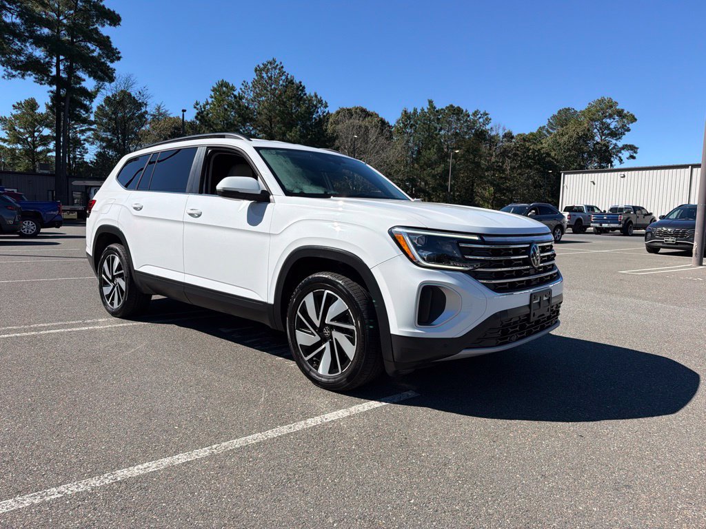 Used 2024 Volkswagen Atlas SE AWD/4WD image 4