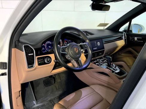 Certified 2023 Porsche Cayenne Platinum Edition AWD/4WD image 4