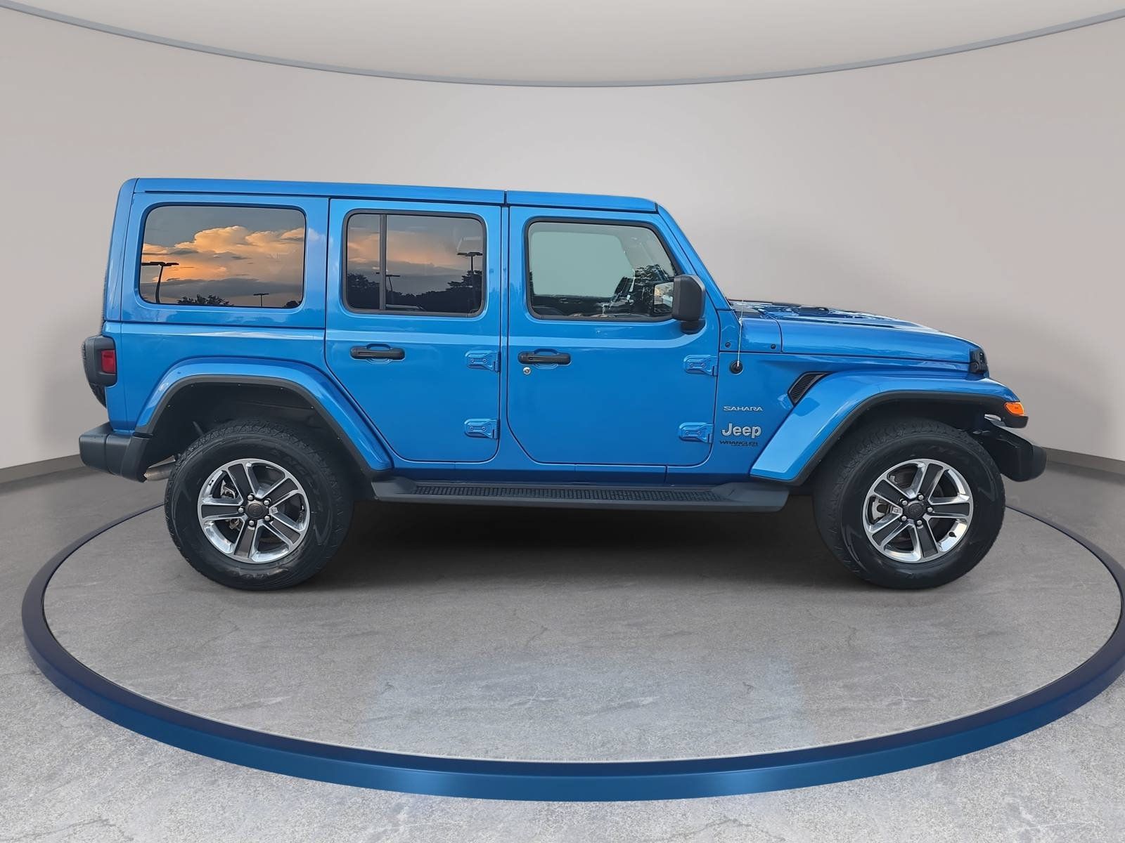 Used 2022 Jeep Wrangler Unlimited Sahara AWD/4WD image 4