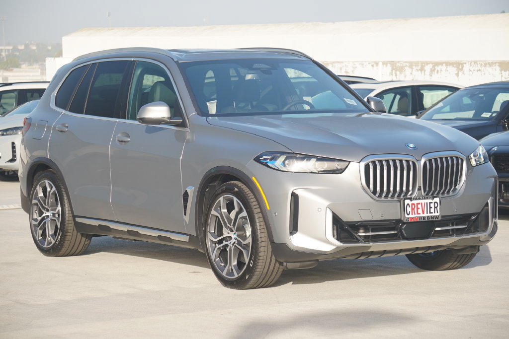 Used 2026 BMW X5 xDrive50e w/ Premium Package AWD/4WD image 3