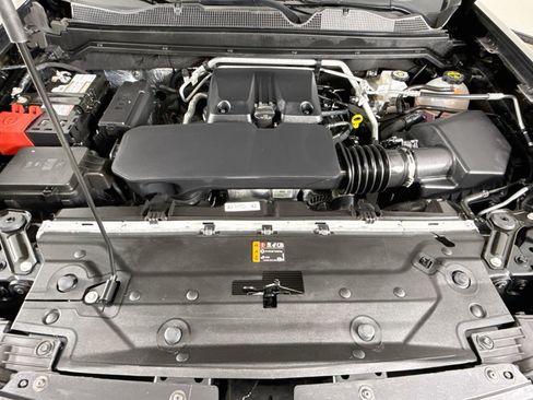 Used 2025 Chevrolet Colorado W/T w/ Advanced Trailering Package RWD image 32