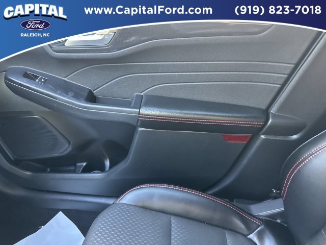 Certified 2025 Ford Escape ST-Line Select AWD/4WD image 28