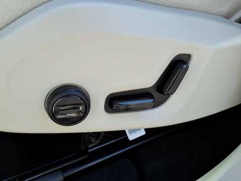 Certified 2024 Volvo XC60 T8 Plus w/ Protection Package Premier AWD/4WD image 3