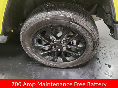 Used 2023 Jeep Wrangler Unlimited Sahara w/ Dual Top Group AWD/4WD image 12